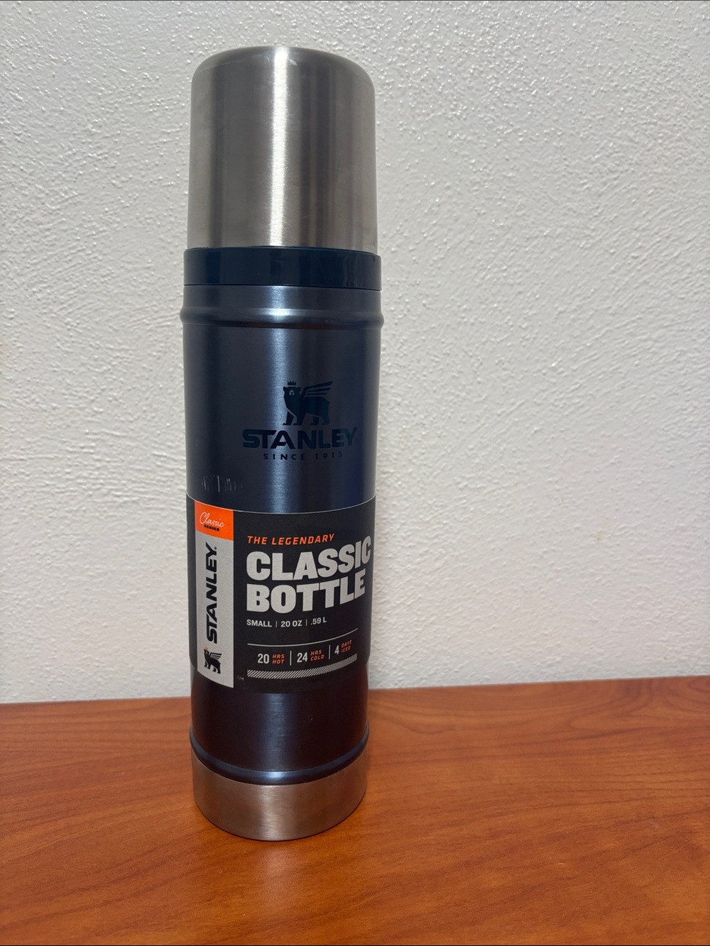 Stanley Legendary Classic Bottle Small Vacuum Flask in Dark Blue.New